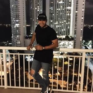 Meet your Posher, Luis